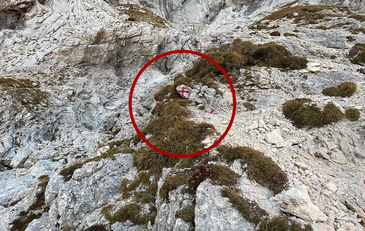 pzs fake oznake | Na dostopu do jugovzhodne stene Planjave so se pojavile neprimerne oznake, kar na Planinski zvezi Slovenije ostro obsojajo.