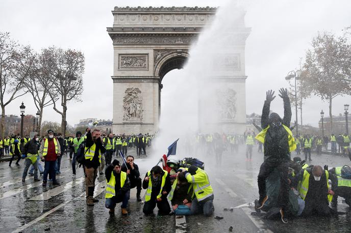 Protesti v Franciji | V Franciji že več tednov potekajo protesti rumenih jopičev, ki nasprotujejo višjim trošarinam na gorivo. | Foto Reuters