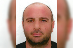 Oboroženega moškega, ki je bil na begu, našli mrtvega