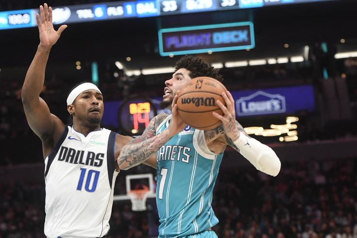 Charlotte Hornets so ugnali Dallas Mavericks. | Foto: Reuters