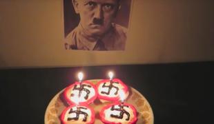 Največja rasistka na spletu: Hitlerju je pela Vse najboljše