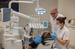 Brezzobost tiho ruši življenje – All-on-4 prinaša prelomno rešitev