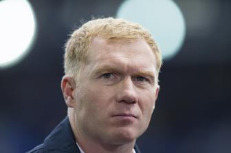 Scholes na Otoku oglobljen zaradi prehitre vožnje