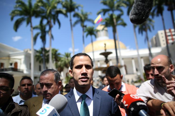 Predsednika venezuelskega parlamenta Juana Guiadoja je v zadnjih dneh več držav priznalo za začasnega predsednika Venezuele. | Foto: Reuters