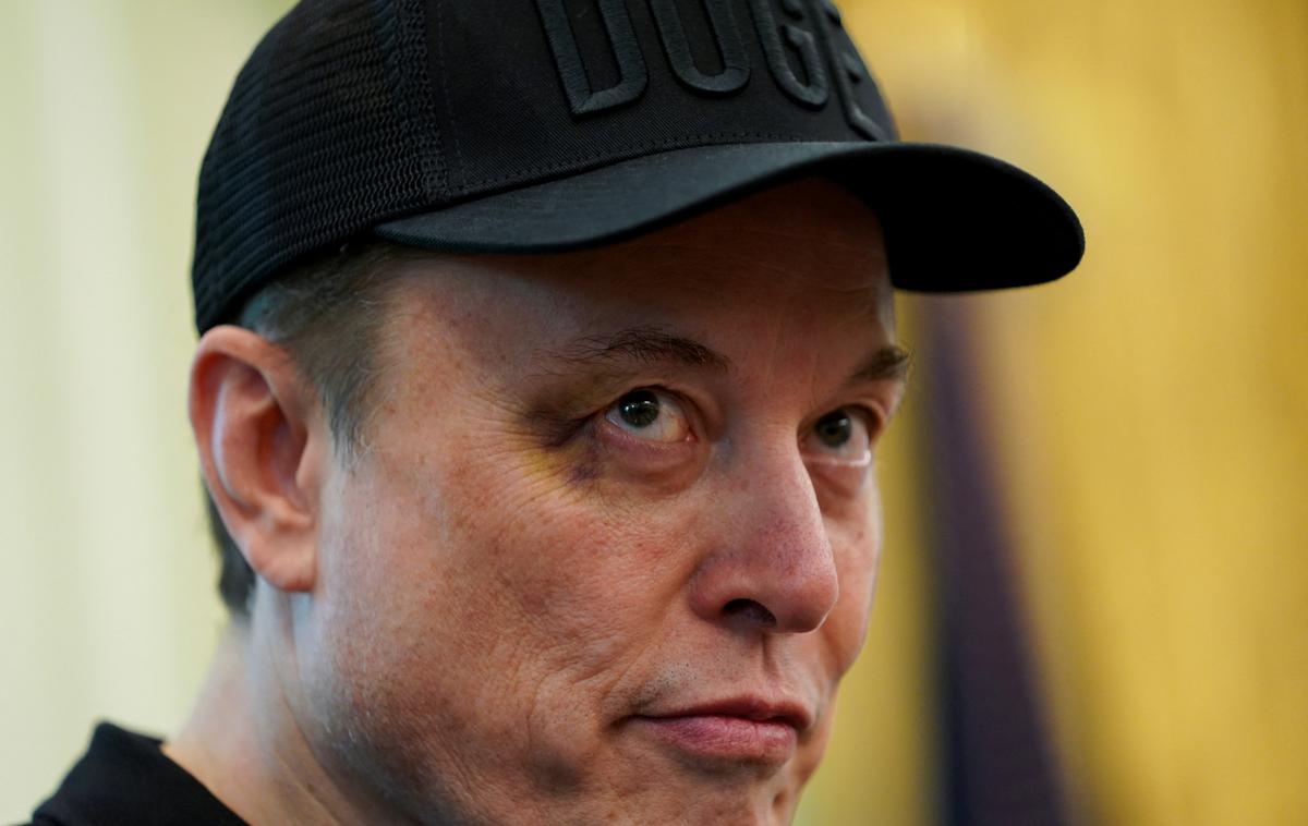 Elon Musk, Donald Trump | Muskov obraz je med neposrednim prenosom novinarske konference krasila modrica na očesu in po vprašanju o tem je razložil, da ga je med igro mahnil njegov petletni sin. | Foto Reuters