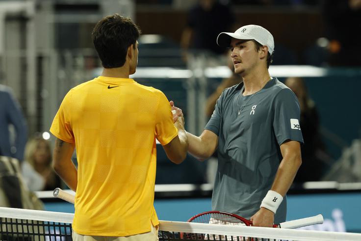 Carlos Alcaraz je v dveh nizih odpravil Joaa Fonseco. | Foto: Reuters