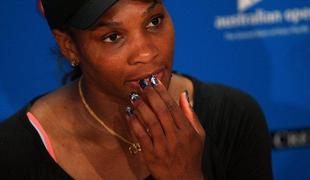 Serena: Mogoče bi morala servirati z levo