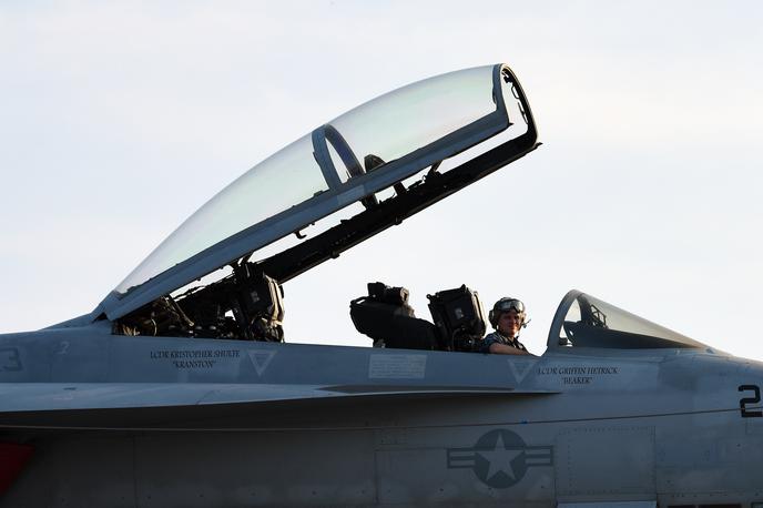 F-22 | Umetna inteligenca se vse bolj vključuje tudi v vojaške operacije. Fotografija ameriškega F-22 je simbolična. | Foto Guliverimage