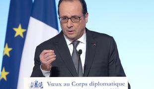 Hollande po nasilnih protestih zaradi karikatur brani svobodo govora (video)