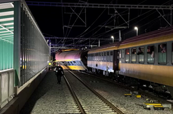 Huda nesreča: v trčenju vlakov več mrtvih in ranjenih #video 