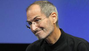 Se Steve Jobs obrača v grobu? Apple ga spet ni upošteval.
