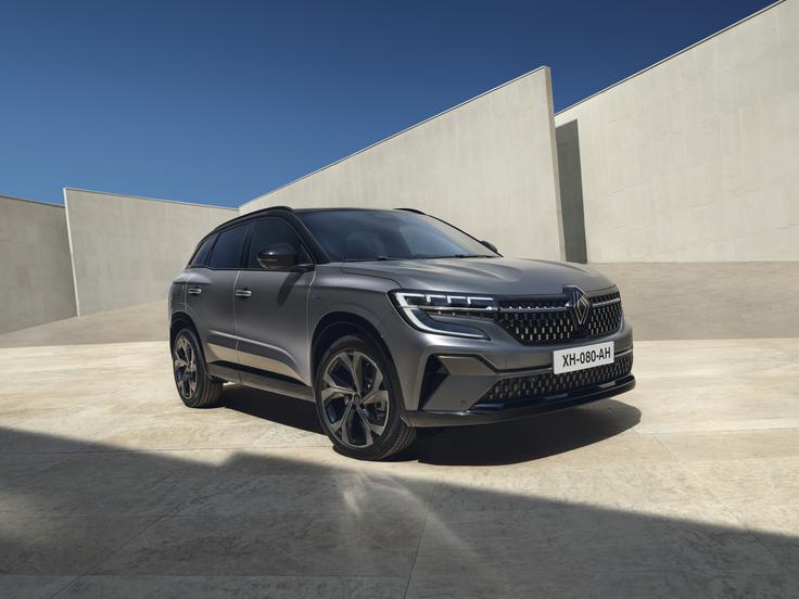 Renault že od nekdaj vzbuja odobravanje vseh, ki cenijo francosko avtomobilsko zgodbo. | Foto: Sébastien Staub