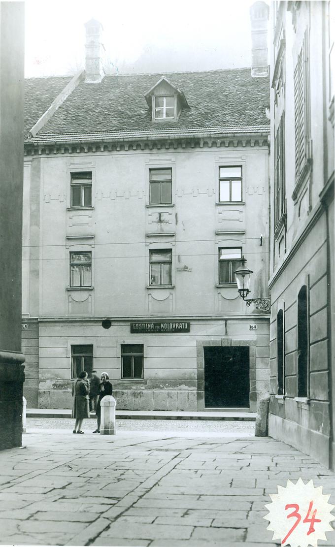 Gostilna Pri kolovratu v letih 1920-1930; vir: Nadškofijski arhiv, Krekov trg | Foto: 