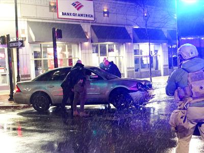 Tajni agenti v akciji: predsednika in prvo damo odpeljali na varno #video