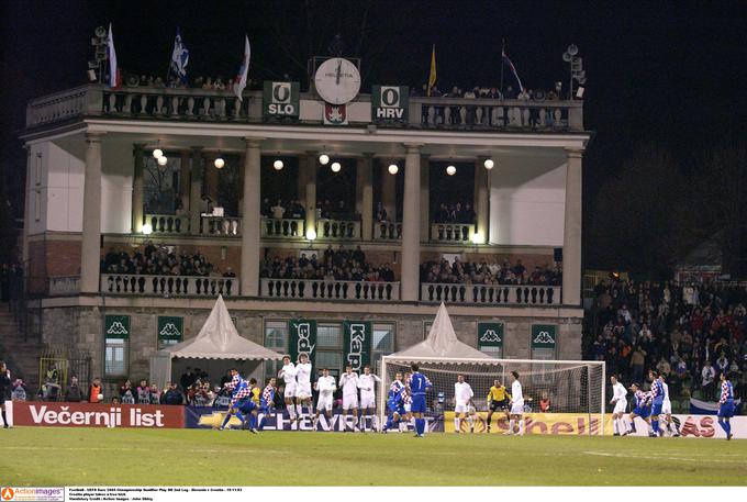 Dotrajani bežigrajski stadion z legendarnim semaforjem je 19. novembra 2003 še zadnjič gostil kvalifikacijsko tekmo slovenske reprezentance. | Foto: Reuters