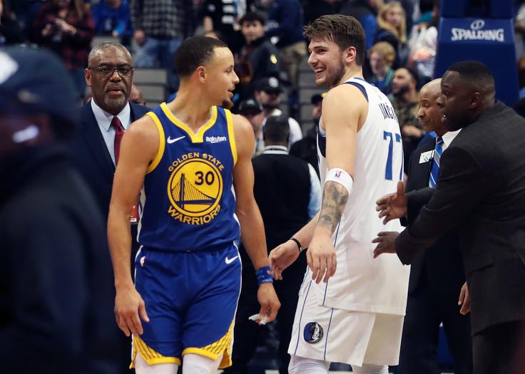 Stephen Curry in Luka Dončića sta skupno dosegla 70 točk in kar 16 trojk. | Foto: Reuters