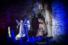 Žive jaslice v Postojnski jami