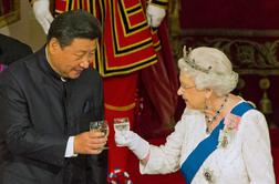 Kitajci kraljici hoteli podtakniti vohuna?