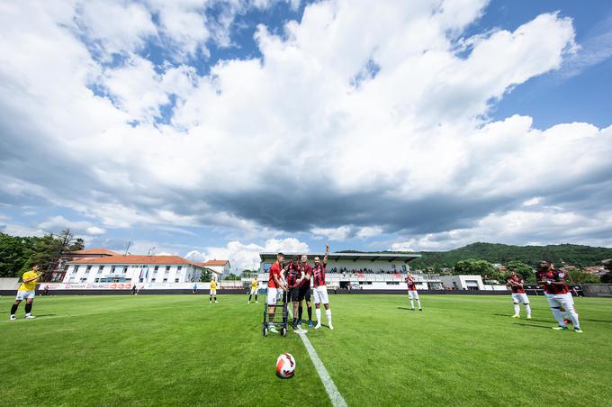 V Sežani, kjer bo stadion Rajko Štolfa bogatejši za reflektorje, se bo igral prvoligaški nogomet tudi v sezoni 2022/23. | Foto: Vid Ponikvar/Sportida