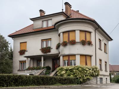 Kako je geotermalna toplotna črpalka Atlas ogrela staro vilo v Logatcu