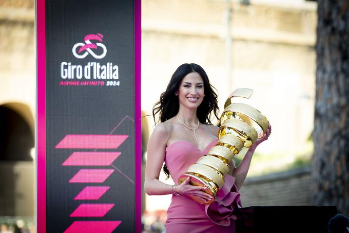 Neskončni pokal (Trofeo Senza Fine) sta zadnji dve leti osvojila Slovenca, leta 2023 Roglič in lani Pogačar. Lahko Rogliču uspe tudi letos? | Foto: Ana Kovač
