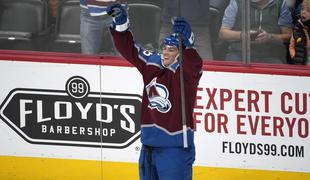 Burakovsky dosegel svoj prvi hat-trick v ligi NHL, MacDonald pristal na nosilih