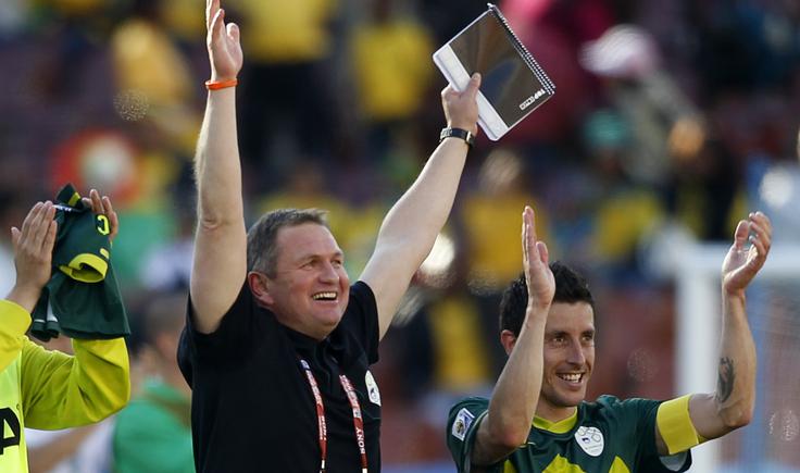 Veselje Matjaža Keka po zgodovinski prvi zmagi Slovenije na največjem tekmovanju, ko je z 1:0 v Južni Afriki premagala Alžirijo. Zadetek je dosegel kapetan Robert Koren. | Foto: Vid Ponikvar