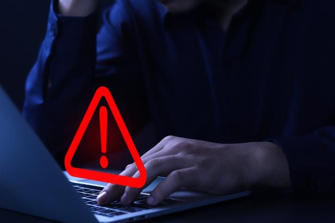 Računalnik, opozorilo | 15. marca 2026 se bo veljavnost digitalnih potrdil TLS prepolovila, saj se bo skrajšala s 398 na 200 dni. | Foto Shutterstock