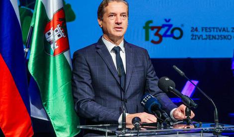 "Ta vlada vam ponuja roko, ker si to zaslužite"