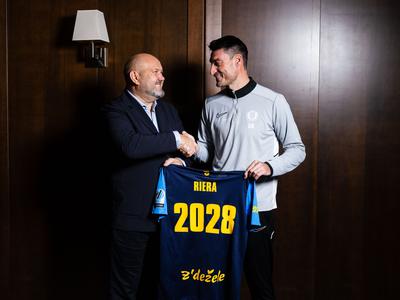 Po pomenljivem sporočilu še potrditev: Albert Riera podaljšal pogodbo