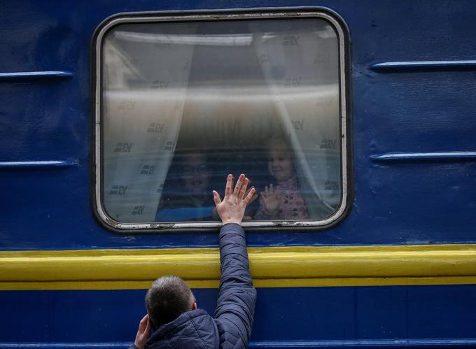 Mnogo Ukrajincev je moralo zapustiti domove, veliko družin je razdeljenih. | Foto: Reuters