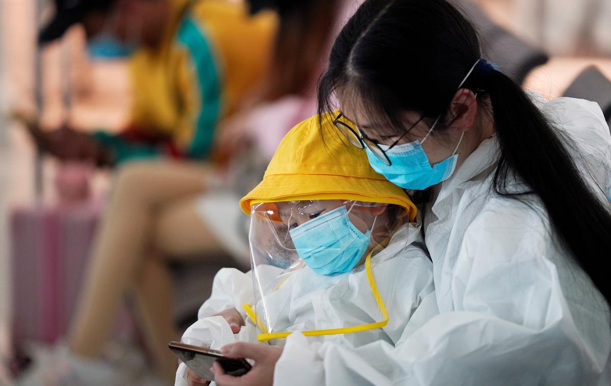 Koronavirus Kitajska | V javnosti so se pojavile špekulacije, da bi novi koronavirus lahko ušel iz laboratorija na wuhanskem inštitutu za virologijo. | Foto Reuters