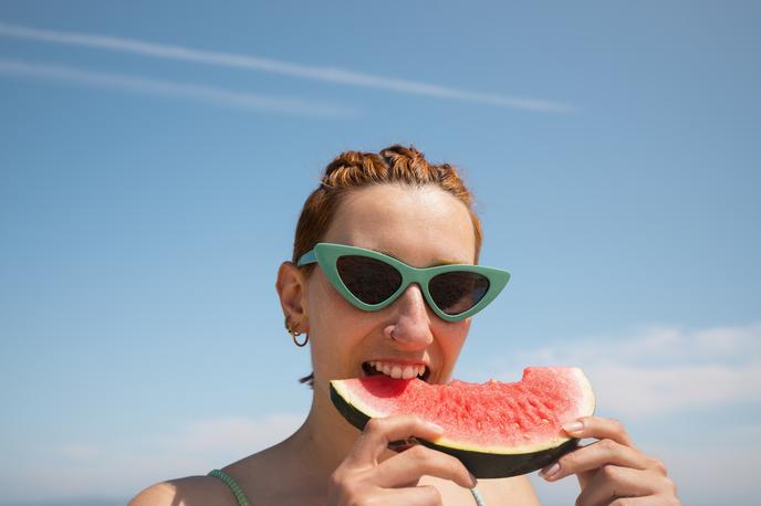 ženska, dekle, poletje, lubenica | Foto Shutterstock