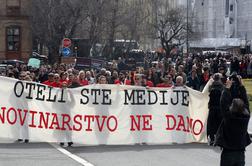 Protest v Zagrebu: hrvaškim politikom 500 ljudi prineslo eno kuverto