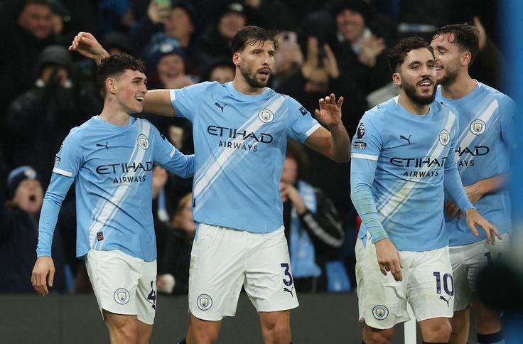 Phil Foden je v zadnjem obdobju zelo razigran v napadu. | Foto: Reuters