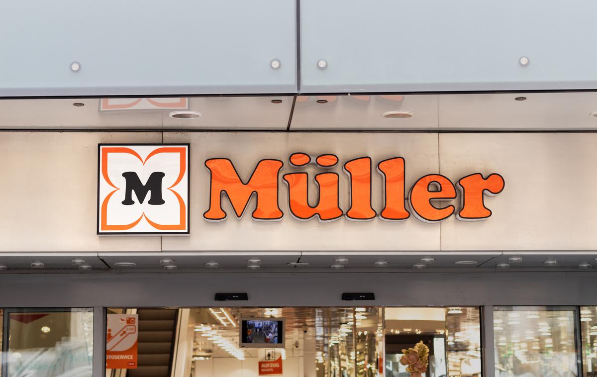 Trgovina Mueller | Trgovec kupce prosi, da izdelek vrnejo na mesto nakupa, kjer jim bodo povrnili stroške. | Foto Shutterstock