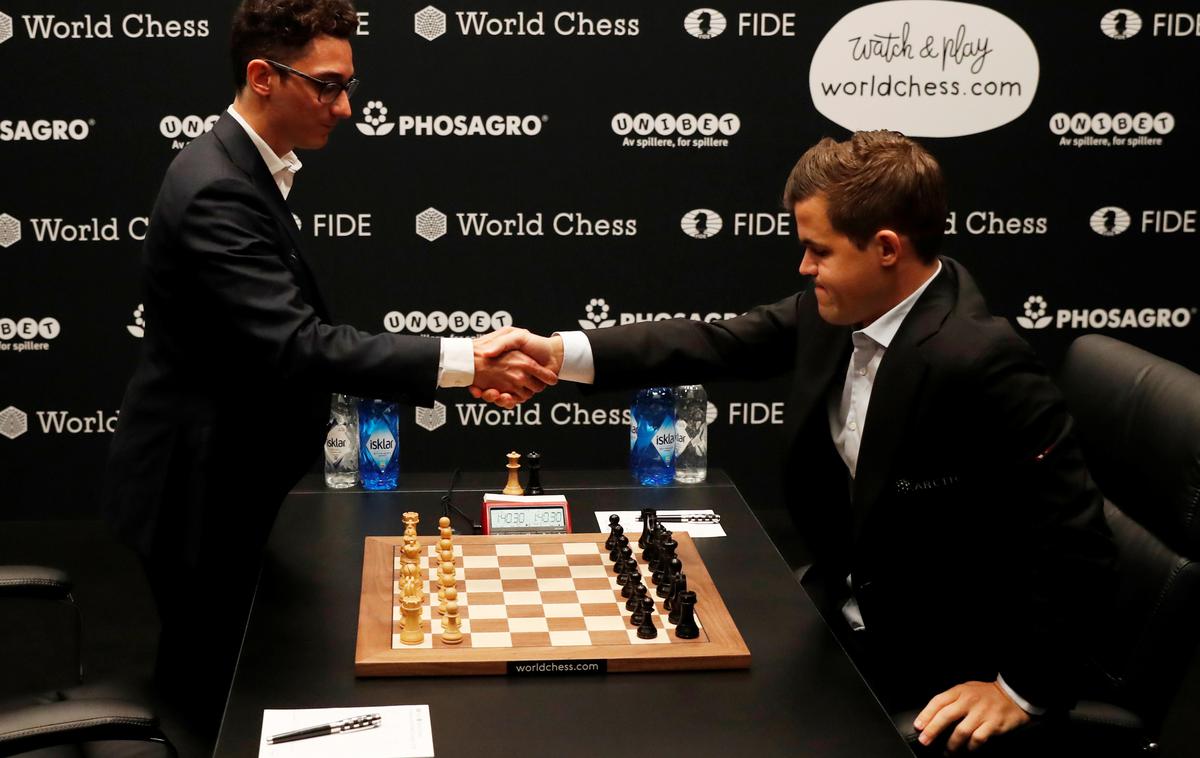 Magnus Carlsen Fabio Caruano | Fabiano Caruana in Magnus Carlsen sta remizirala tudi v 11. partiji. | Foto Reuters