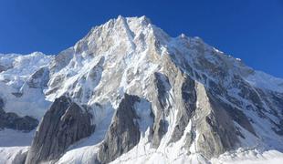 Slovencema in Britancu sveti gral svetovnega alpinizma - prvi na Latoku 1 s severne strani
