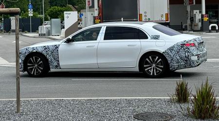 Ujet v Sloveniji: Mercedesova nova prestižna limuzina je še zakrita #foto