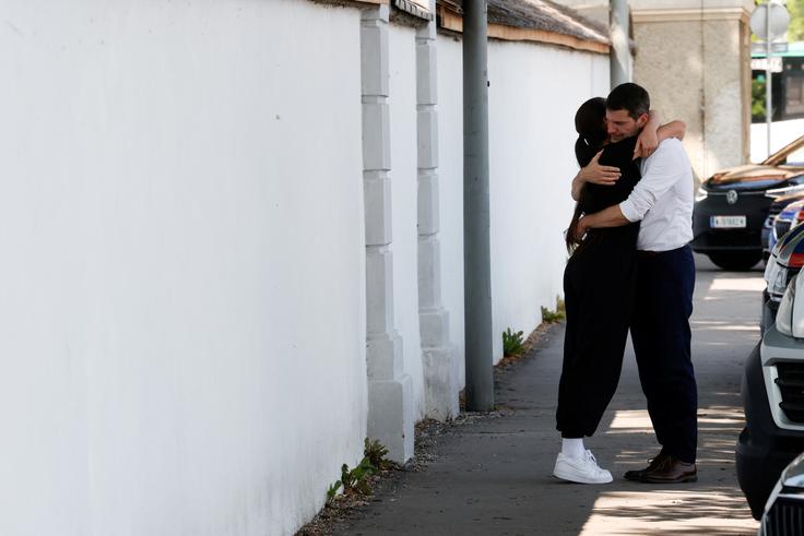 Napad se je zgodil ravno v času ustnih izpitov v okviru mature, pri čemer se lahko dijaki zdaj sami odločijo, ali želijo izpite opraviti še pred poletjem ali jeseni. | Foto: Reuters