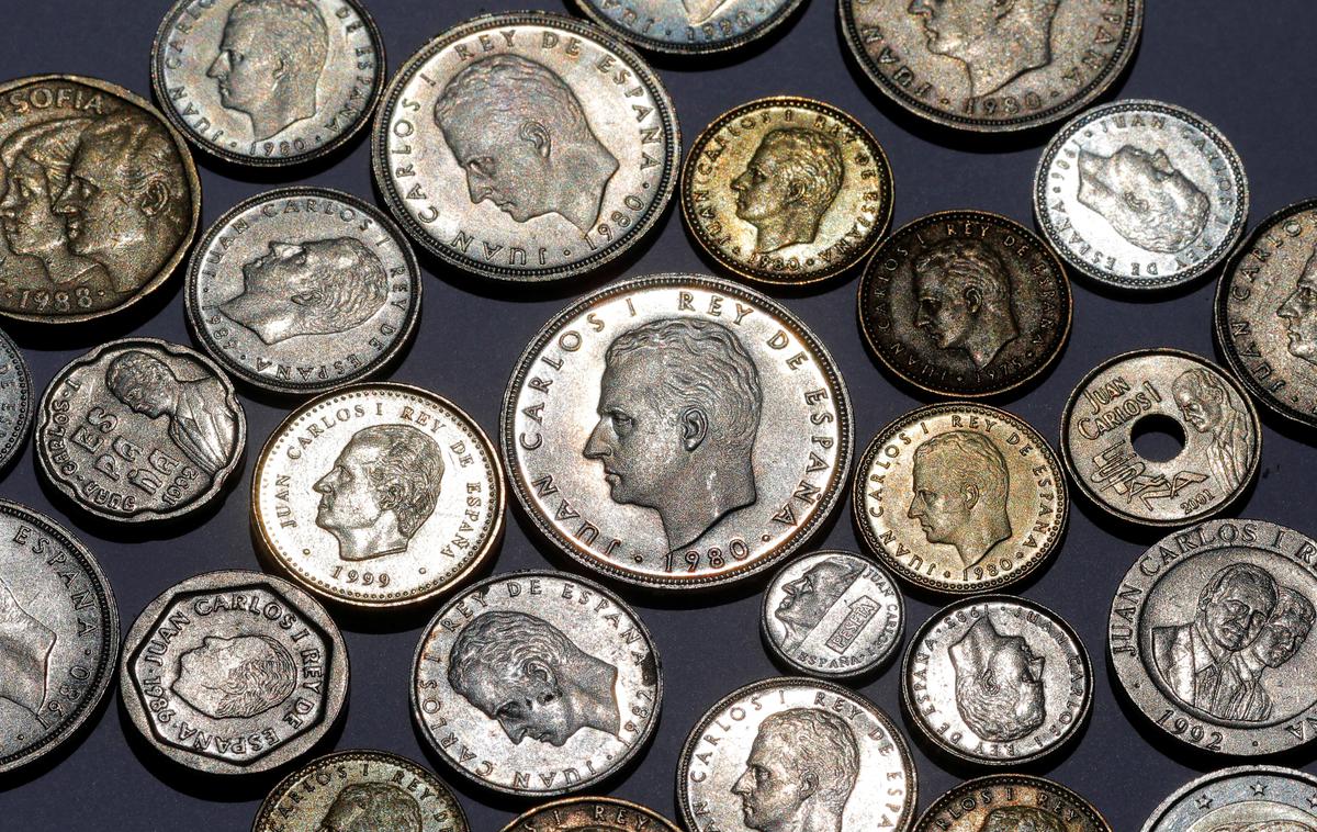španska monarhija | Kovanci nekdanje španske valute pezete s podobo nekdanjega kralja Juana Carlosa I. | Foto Reuters