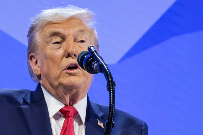 Donald Trump | Odbor, ki ga bo predsednik ZDA vodil sam, je bil prvotno zasnovan kot organ za nadzor nad povojno obnovo Gaze, vendar bo sedaj glede na osnutek ustanovne listine očitno namenjen tudi širšemu reševanju kriz po svetu, navaja francoska tiskovna agencija AFP. | Foto Reuters