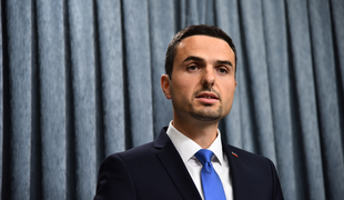 NSi Pahorju predlaga sklic vrha glede referenduma o dogovoru ZN