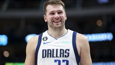 Luka Dončić tudi letos razveselil otroke v bolnišnicah