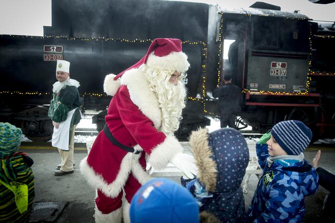 Prve vožnje z Božičkovim muzejskim vlakom bodo v soboto, 2. decembra, ko bo ta iz Ljubljane najprej zapeljal do Postojne, nato še do Sežane in Nove Gorice.  | Foto: Ana Kovač