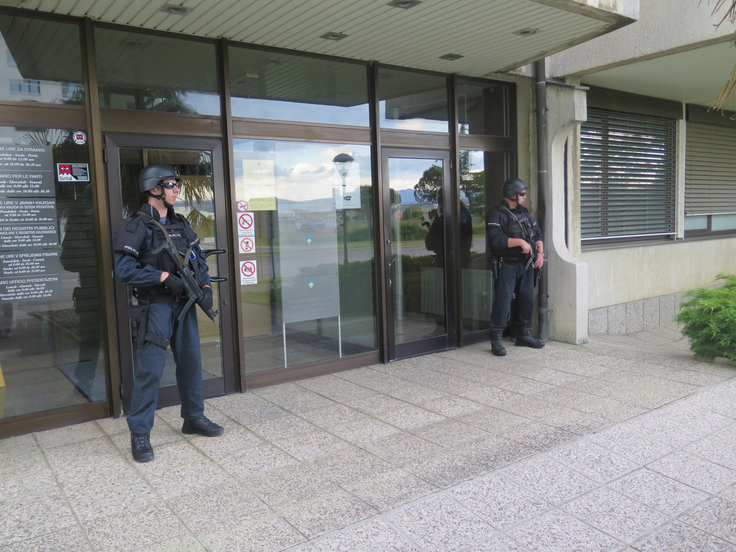 Sodišče v Kopru ob današnjem izreku sodb. | Foto: STA ,