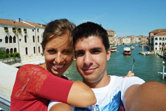 Nika in njen fant veliko potujeta. Odpravila sta se tudi v Benetke.  | Foto: Aljosa Petric Photographer