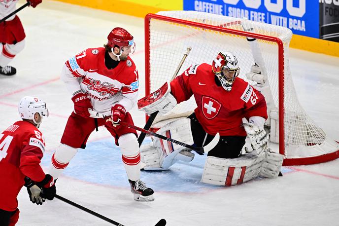 SP v hokeju: Švica - Danska | Danci, ki so v četrtfinalu SP senzacionalno izločili veliko Kanado, so v polfinalu naleteli na pretrd švicarski oreh. | Foto Reuters