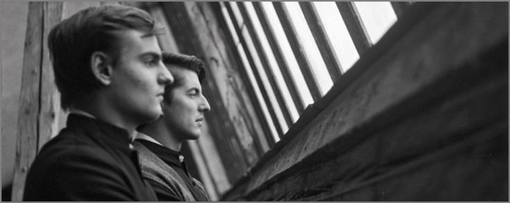 Češkoslovaška leta 1980. Študenta teološkega semenišča se morata odločiti, ali bosta izbrala lažjo pot in sodelovala z režimom ali pa bosta vztrajala pri lastnih načelih in se sprijaznila s tem, da ju bo tajna policija imela nenehno pod nadzorom. Univerzalna zgodba o dobrem in zlu oziroma o tem, kako pomembno je stati za svojimi načeli. (Sekcija Perspektive.) | Foto: 