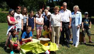 Zakaj bodo poletne počitnice za nekatere otroke še lepše